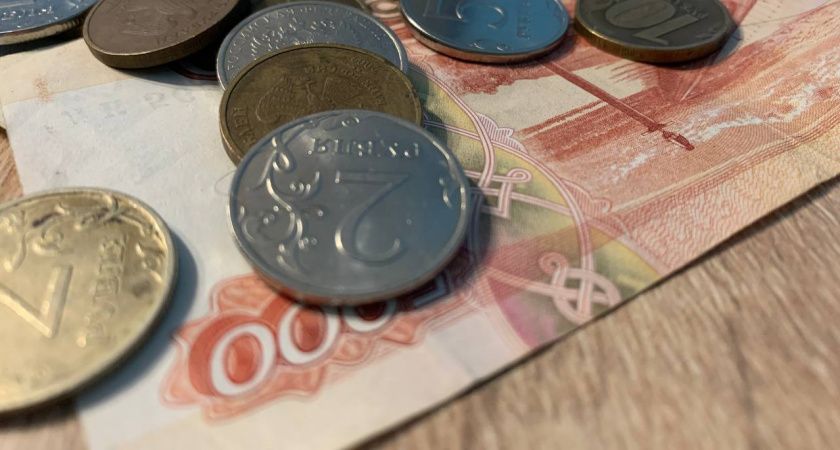 5000 рублей "закинут" каждому. Владельцев карт «Мир» обрадуют уже в июне