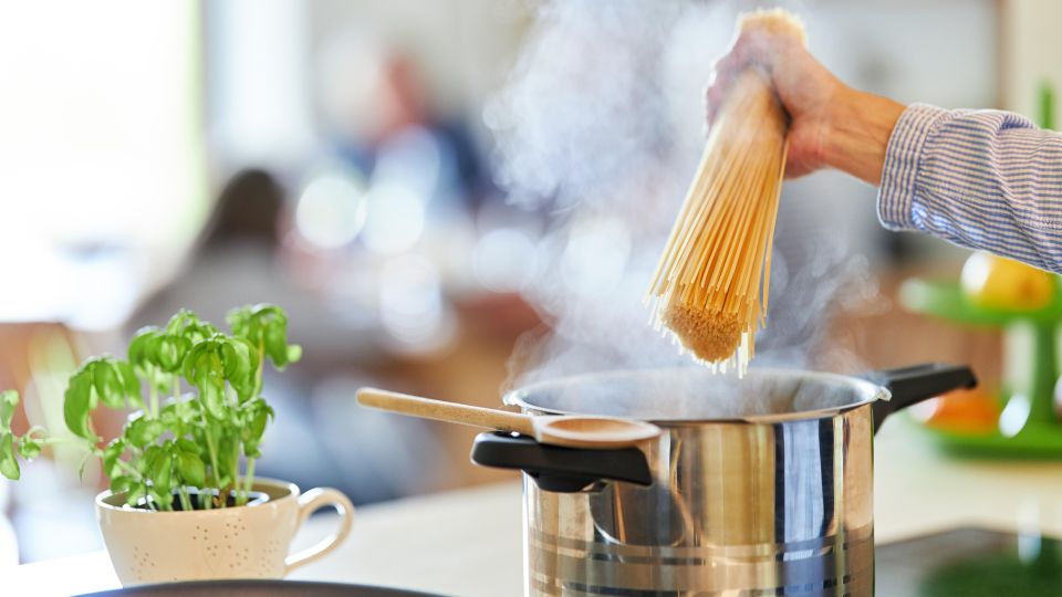 Хитрость от итальянцев: всего одно простое действие превратит ваше спагетти в шедевр