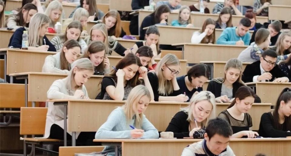 Куда движется высшее образование в России: сокращение платных мест и что это значит для студентов