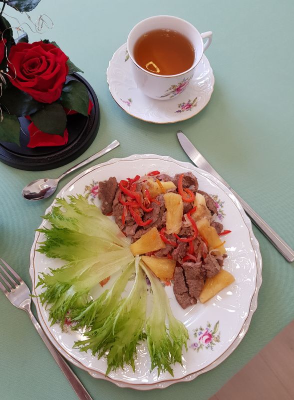 Говядина с ананасом и сладким перцем: вкусное азиатское вдохновение