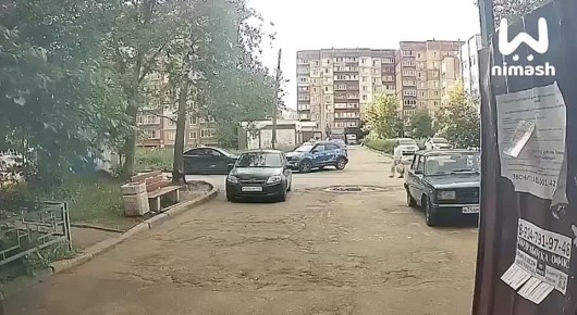Мужчина с оружием ходит по Сортировке и стреляет в собак