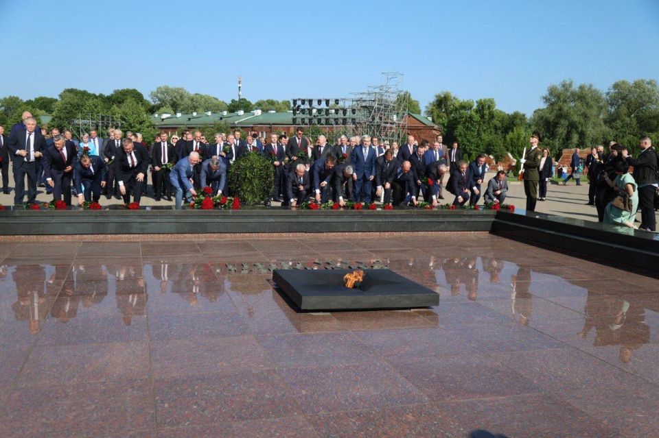 В качестве заместителя Председателя Парламентского Собрания Союза Беларуси и России возглавил делегацию Совета Федерации для участия в его 68-й сессии