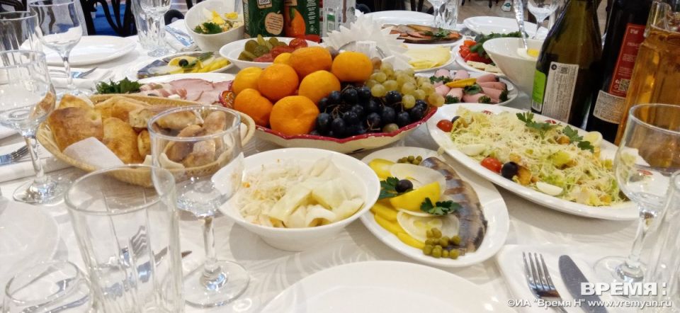   - 17 17     -   WHERETOEAT CENTER  2025