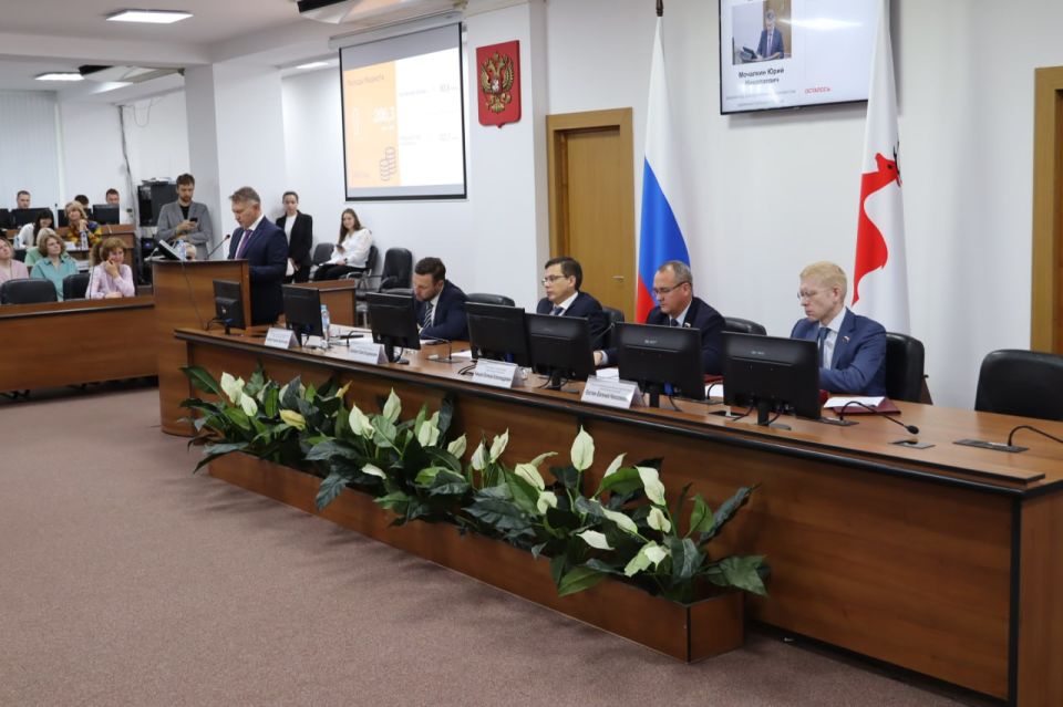 Сегодня на очередном заседании городской Думы Нижнего Новгорода под председательством Евгения Чинцова депутаты согласовали первую c начала работы созыва корректировку городского бюджета, а также приняли Положение о бюджетном...