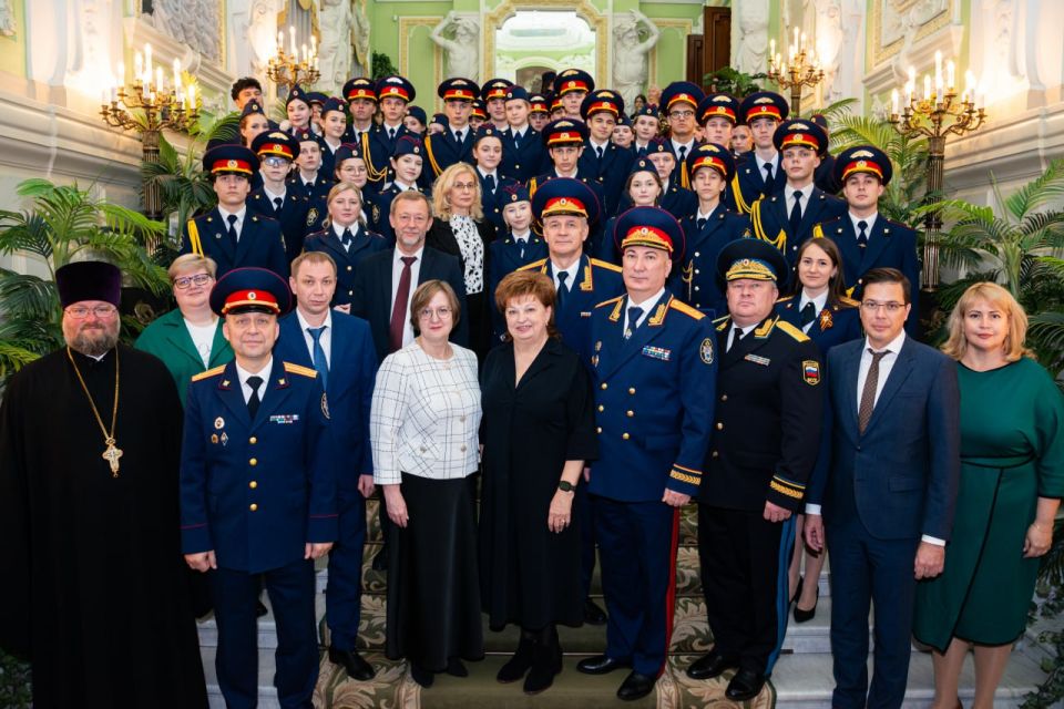 Руководитель следственного управления Айрат Саетович Ахметшин поздравил кадет и молодых следователей следственного управления с этими знаменательными событиями – принятием торжественной клятвы и присяги сотрудника...