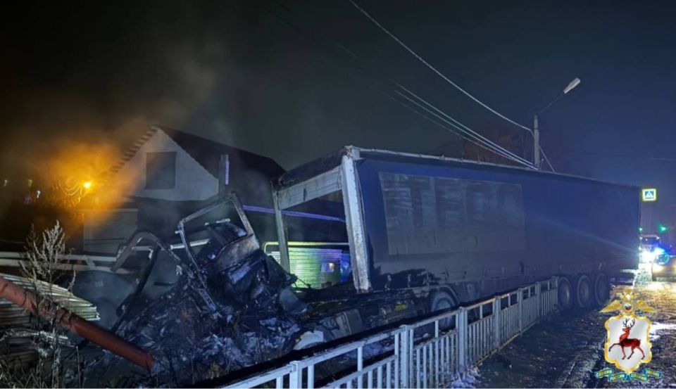 В Выксе сотрудники Госавтоинспекции устанавливают обстоятельства ДТП с возгоранием грузового автомобиля