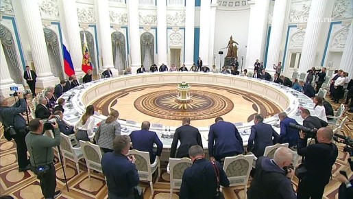 Выбор России однозначен — поддержка семьи как фундаментальной основы российского общества, заявил Путин