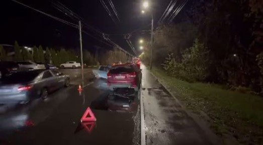 В массовом ДТП на улице Хальзовской в Нижнем Новгороде пострадал водитель отечественной легковушки