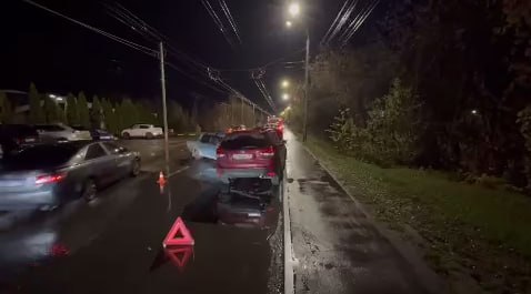 В массовом ДТП на улице Хальзовской в Нижнем Новгороде пострадал водитель отечественной легковушки