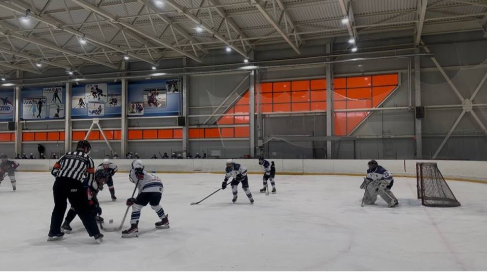 Сотрудники регионального следственного управления продолжают успешно выступать на хоккейном турнире