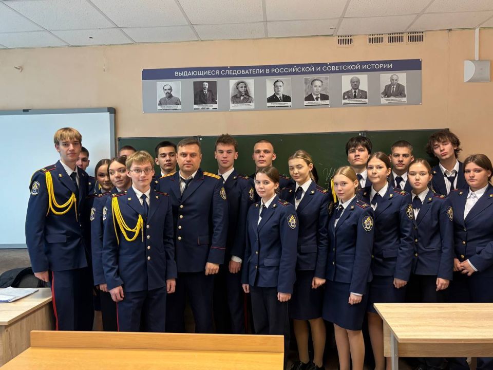 Сотрудник регионального следственного управления провел занятие с кадетами профильного класса СК России