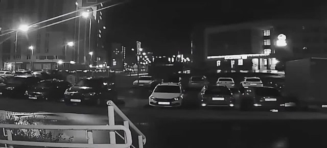 В Новой Кузнечихе молодежь устроила гонки с мусорным баком
