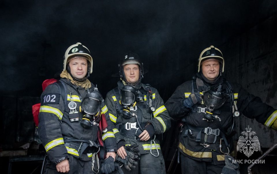 Доброе утро!. Наши бойцы желают отличной и безопасной недели! Не забывай о правилах безопасности! @mchs52