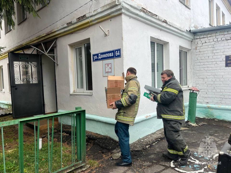 "35 добрых дел": Богородские пожарные помогают ветеранам