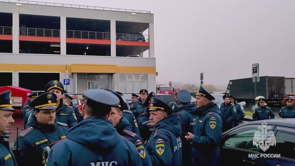 На высоте!. Опытно-исследовательские учения по тушению пожара в высотке: смотрите в нашем видео