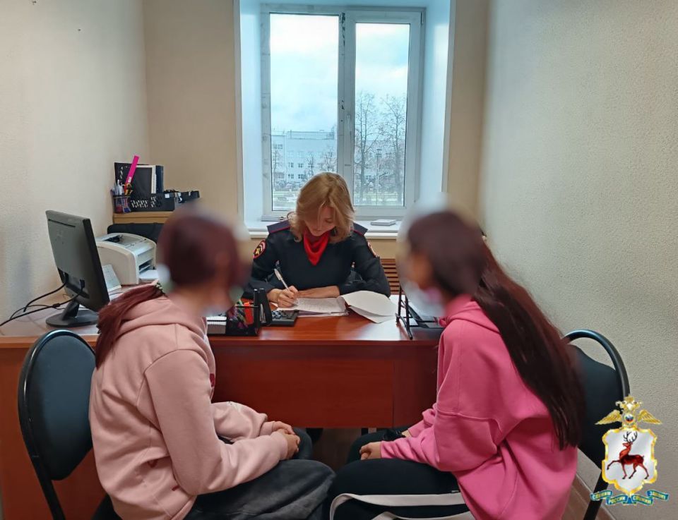 Дзержинские полицейские разыскали пропавших накануне несовершеннолетних девочек