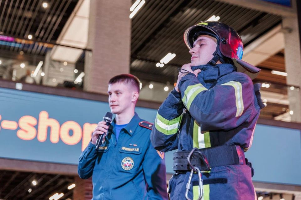 В ТРК «НЕБО» обучаются юные пожарные!