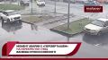 На перекрестке улиц Ванеева и Рокоссовского легковушка влетела в столб и перевернулась – момент аварии попал на камеру