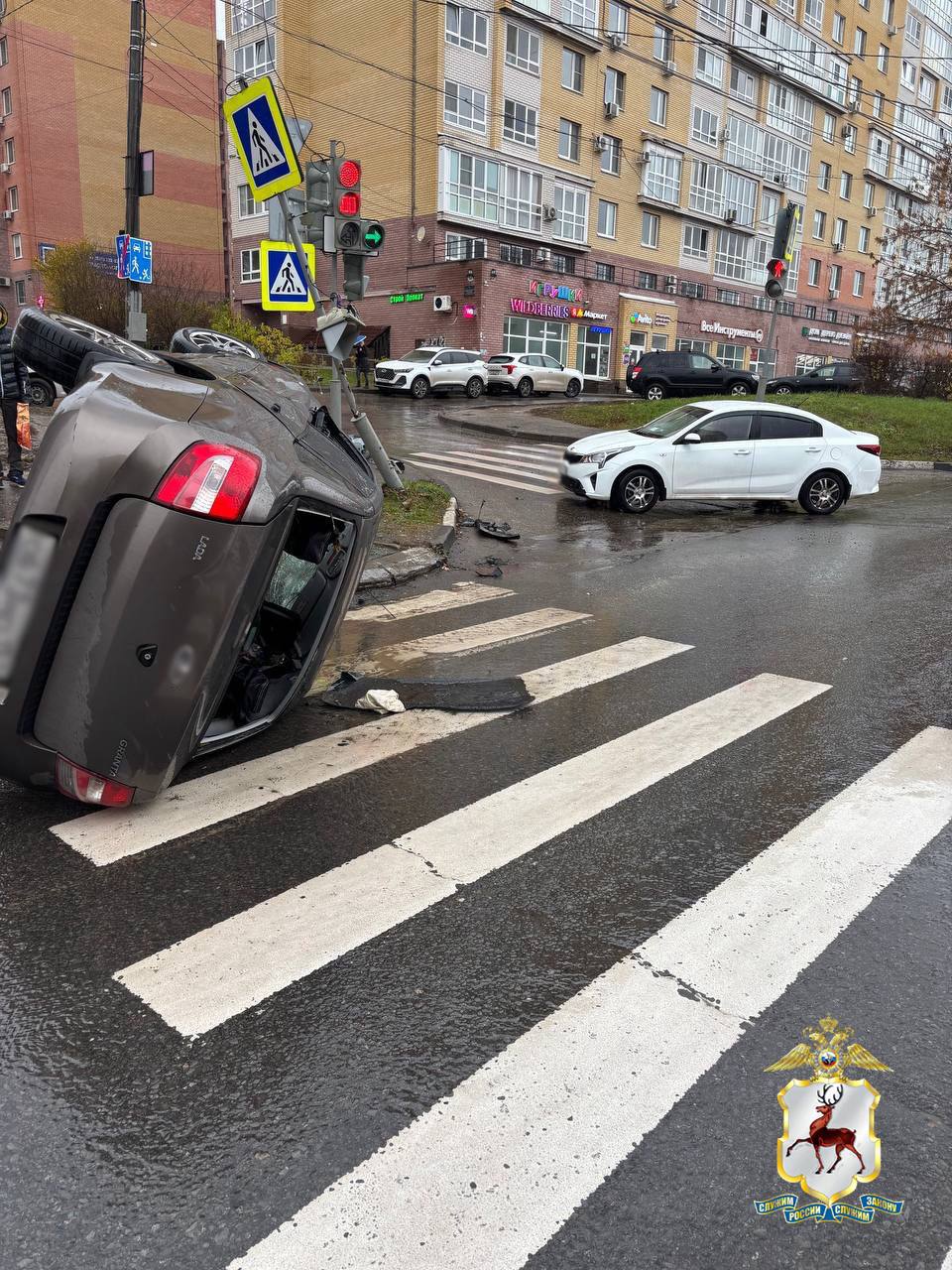 Водитель и ребенок из автомобиля "Лада" пострадали в ДТП на улице Ванеева