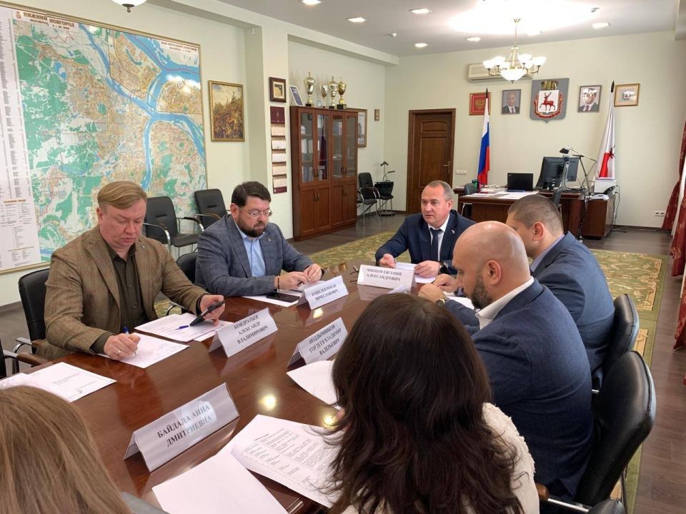 Сегодня вместе с руководителем Дома народного единства Романом Кошелевым и заместителем министра внутренней региональной и муниципальной политики Дмитрием Грачевым провели встречу с представителями Нижегородского фонда...