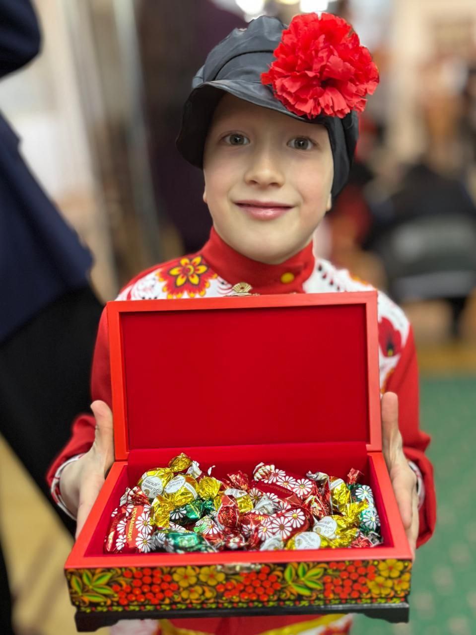 Когда еще встретишь в ЗакСобрании маленького коробейника Илюшу с загадками на тему народных художественных промыслов? Только в день награждения участников областного конкурса среди журналистов и деятелей культуры! Сегодня...