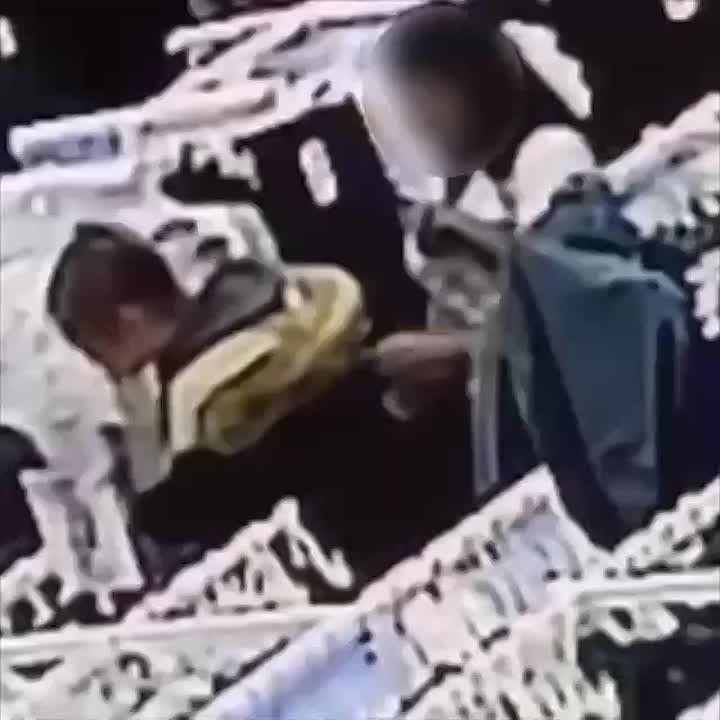 Массовая кража мобильников в нижегородских торговых центрах