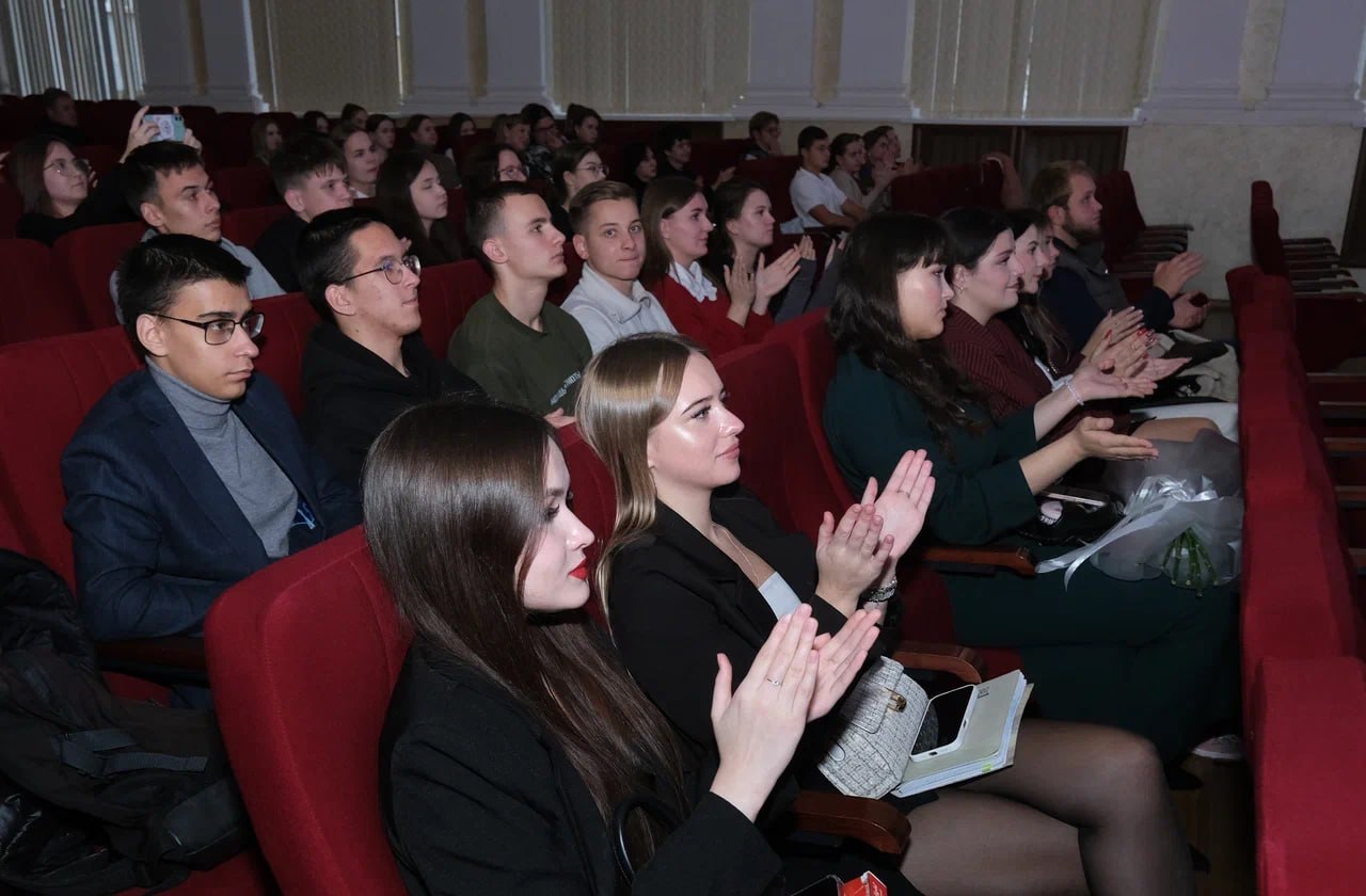 Гала-концерт творческого студенческого фестиваля «Осенние дебюты» прошел в НИУ Президентской академии Гала-концерт творческого студенческого фестиваля «Осенние дебюты» прошел в НИУ Президентской академии