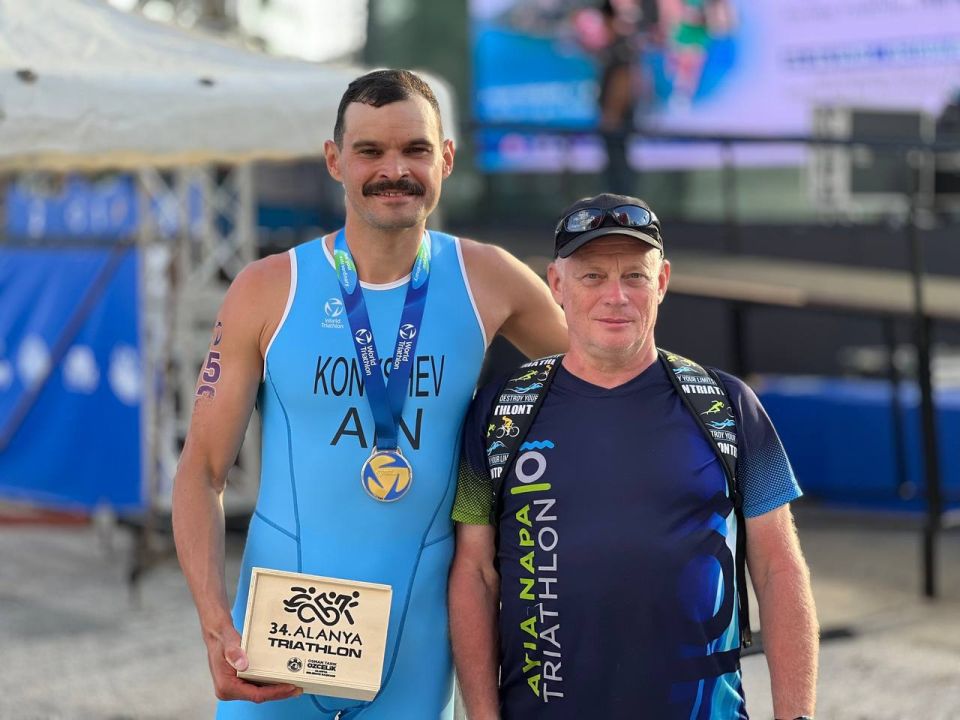 Юрий Шалабаев: Паралимпиада всё ближе! Наш земляк, воспитанник спортивной школы «Водник» Александр Конышев стал победителем Кубка мира по паратриатлону «World Triathlon Para Cup 2025» в Турции! Он успешно преодолел дистанцию...