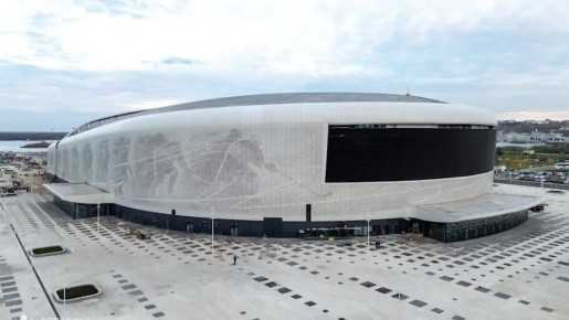 —Фасад Ледовой арены на Стрелке почти смонтирован