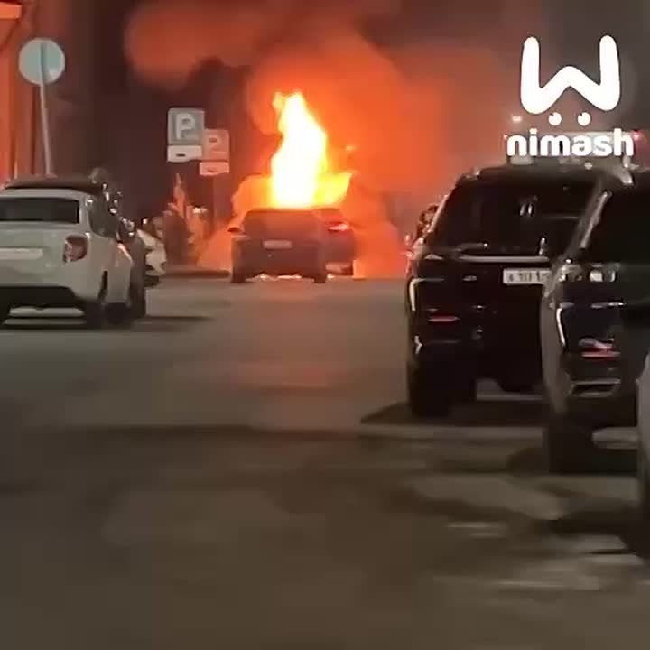 "БМВ" горела в центре Нижнего