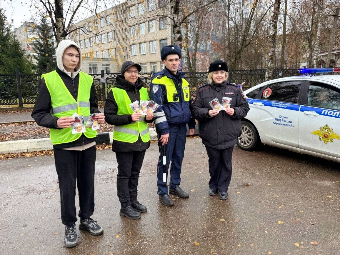 Печенье с правилами дорожного движения: неожиданный урок для водителей на улицах города Арзамаса Печенье с правилами дорожного движения: неожиданный урок для водителей на улицах города Арзамаса