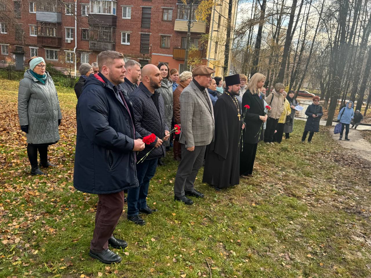 Депутаты городской Думы открыли в Приокском районе памятник учителям, трудившимся в годы Великой Отечественной войны Депутаты городской Думы открыли в Приокском районе памятник учителям, трудившимся в годы Великой Отечественной войны