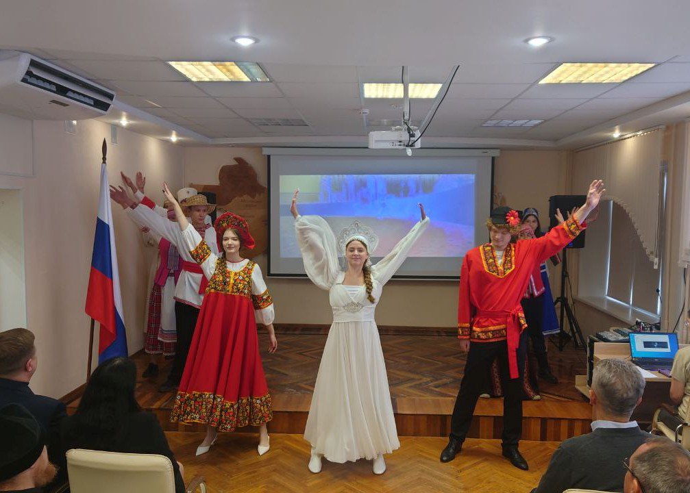 «День народного единства – праздник о каждом из нас, о нашей общей ответственности и стремлении к лучшему!» – Евгений Чинцов «День народного единства – праздник о каждом из нас, о нашей общей ответственности и стремлении к лучшему!» – Евгений Чинцов