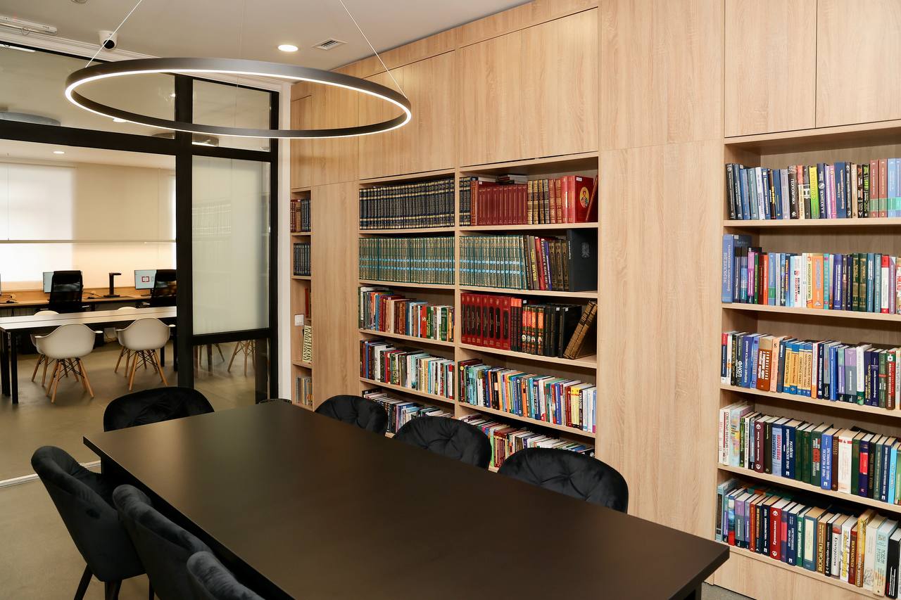 Юрий Шалабаев: При выборе досуга на предстоящие праздничные выходные запланируйте себе поход в музеи, библиотеки или планетарий Юрий Шалабаев: При выборе досуга на предстоящие праздничные выходные запланируйте себе поход в музеи, библиотеки или планетарий