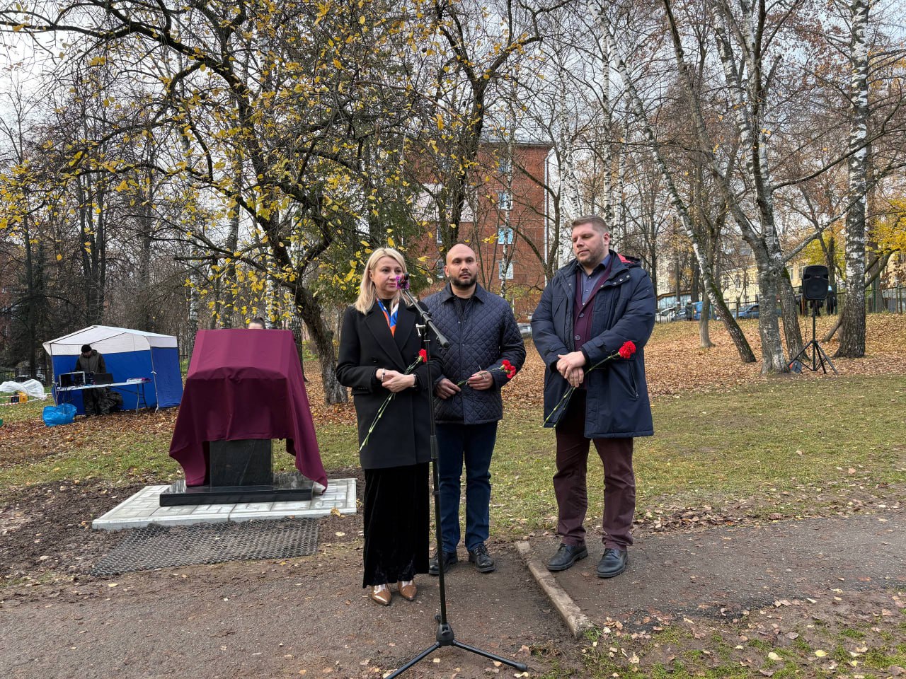Депутаты городской Думы открыли в Приокском районе памятник учителям, трудившимся в годы Великой Отечественной войны Депутаты городской Думы открыли в Приокском районе памятник учителям, трудившимся в годы Великой Отечественной войны