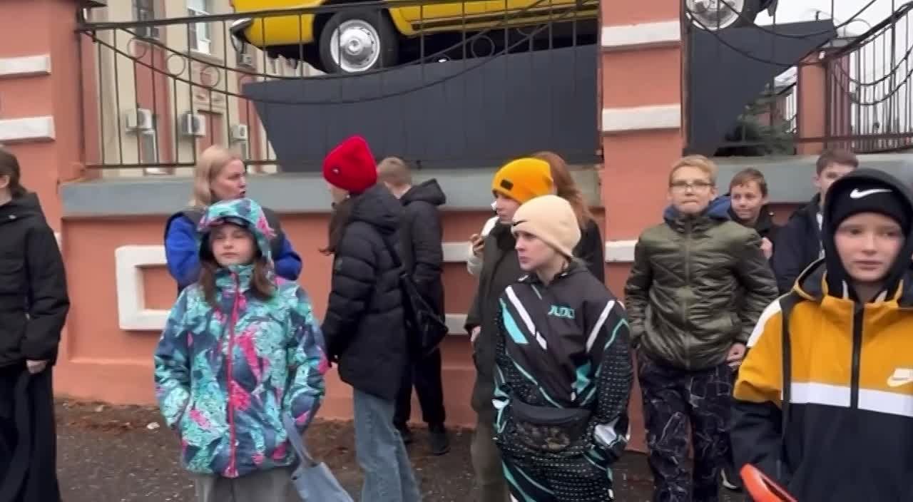 КАК СДАТЬ ЭКЗАМЕН НА ПРАВА И ЗАДЕРЖАТЬ ПРАВОНАРУШИТЕЛЯ ЗА ОДИН ДЕНЬ? УНИКАЛЬНАЯ ЭКСКУРСИЯ В ГИБДД ДЛЯ ШКОЛЬНИКОВ