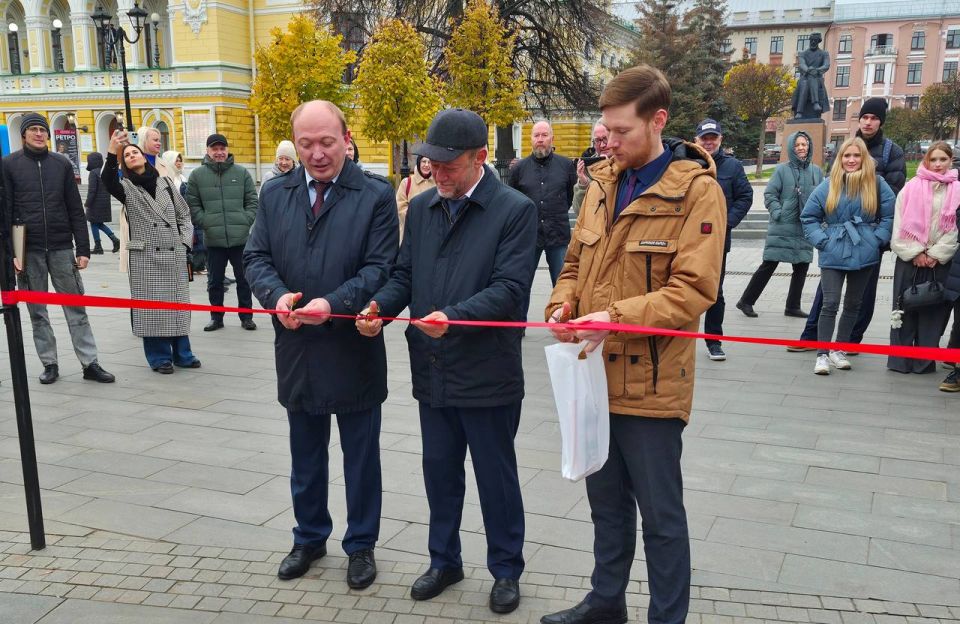 В Нижнем Новгороде открылась уличная выставка «Вечен народный подвиг», посвященная героям Нижегородского ополчения и событиям Смутного времени