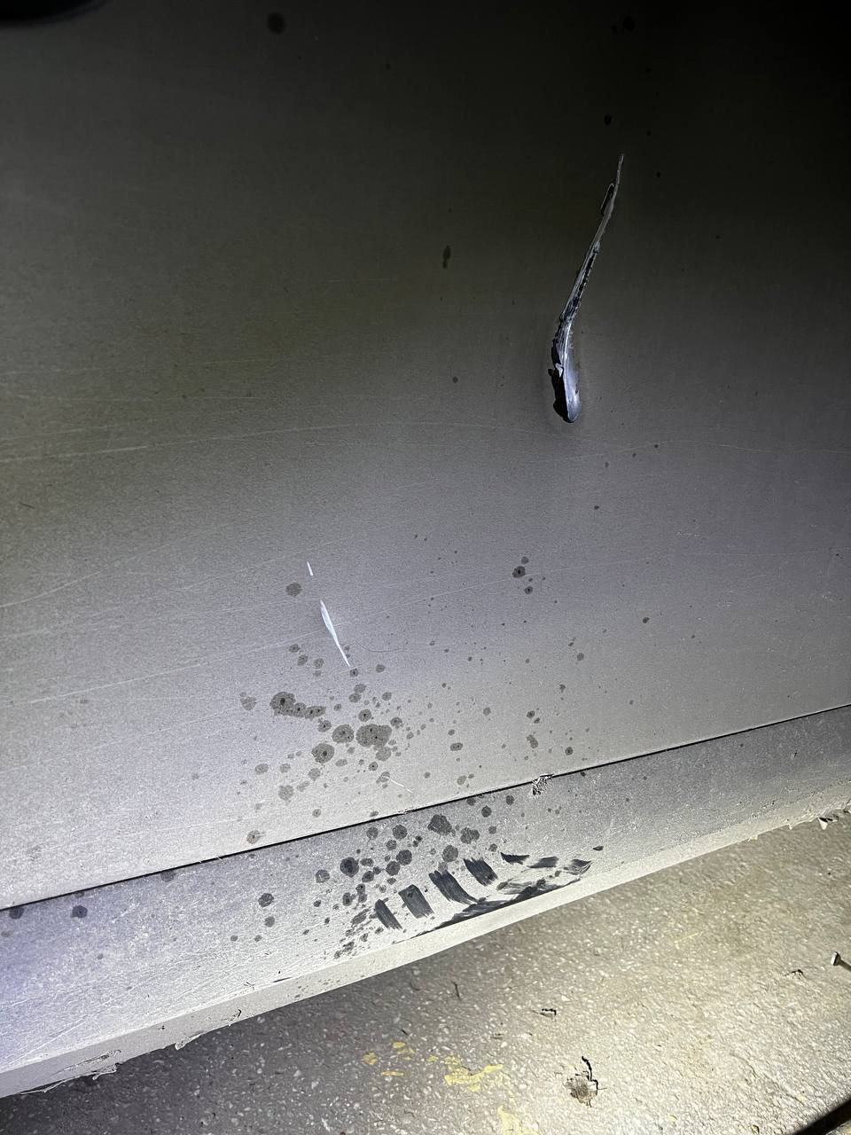 Велосипед «приземлился» на крышу автомобиля Велосипед «приземлился» на крышу автомобиля