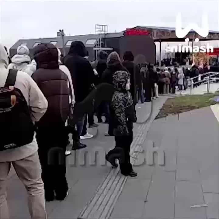 Нижегородцы сообщают о гигантских очередях на канатку до Бора