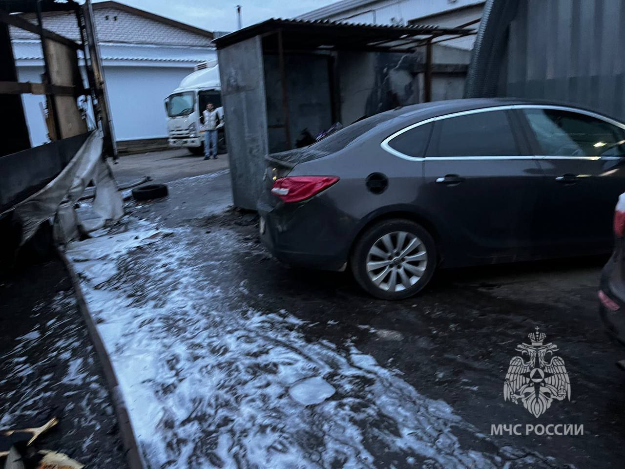 "ГАЗель" вспыхнула на парковке на улице Шлиссельбургской в Ленинском районе Нижнего Новгорода "ГАЗель" вспыхнула на парковке на улице Шлиссельбургской в Ленинском районе Нижнего Новгорода