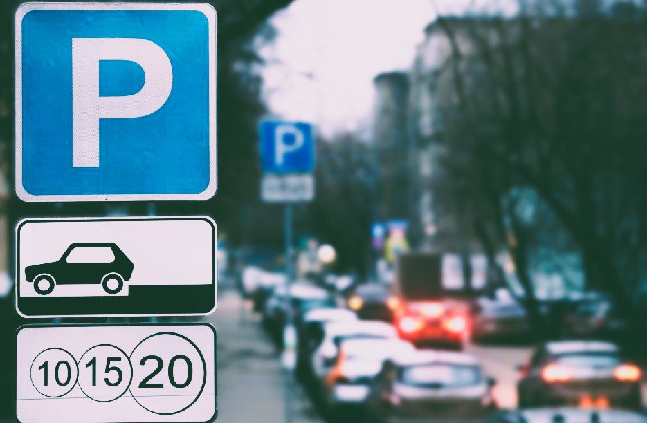 Напоминаем, открытые парковочные зоны в Нижнем Новгороде в выходные и в День народного единства будут работать бесплатно с 20.00 1 ноября до 8.00 5 ноября