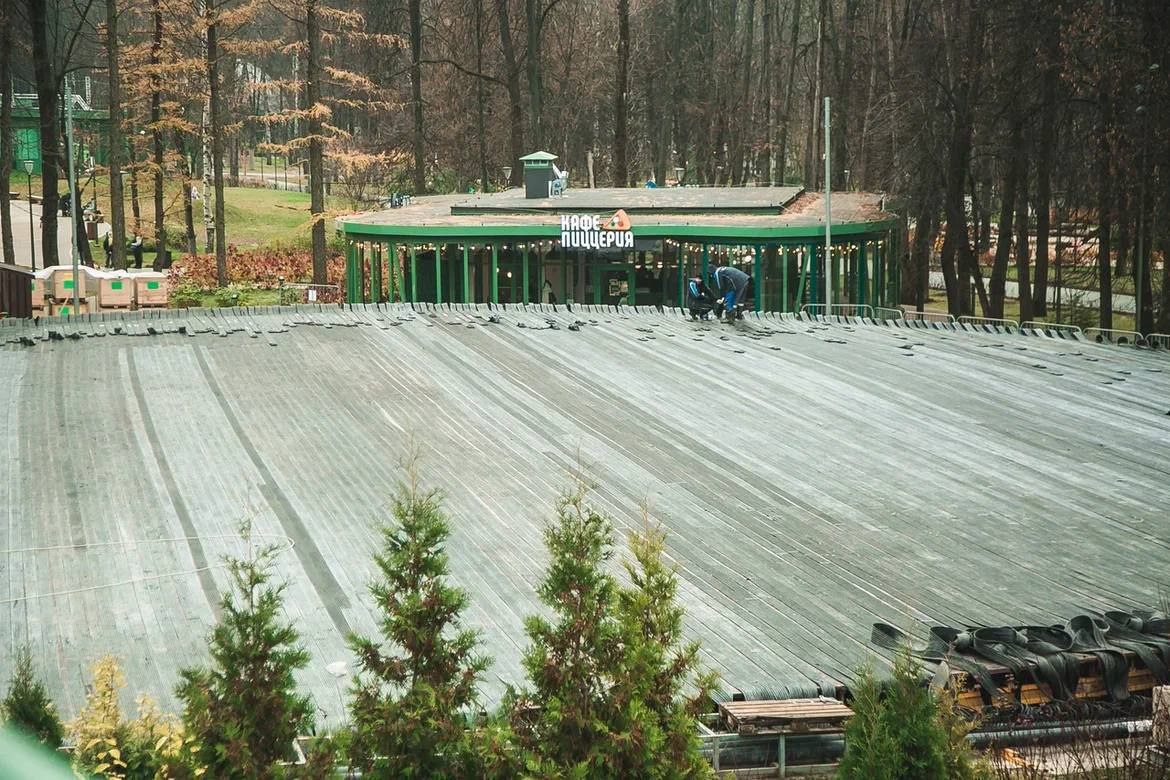 Зима приближается. В нижегородских парках начали готовить к открытию катки