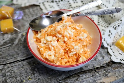 Морковно-творожный салат: простое лакомство из детства