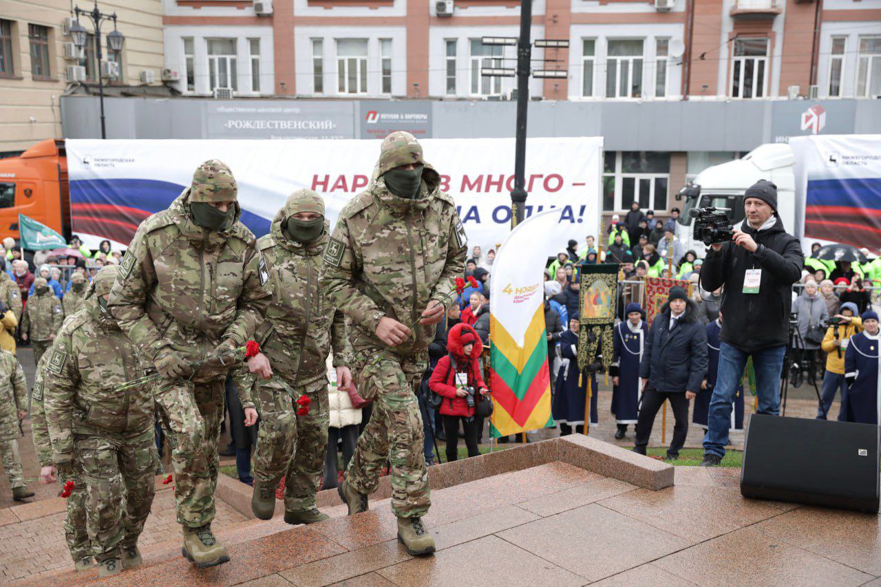 «Купно за едино» для нижегородцев - не просто девиз, а побудительный призыв к действию, наполненный глубоким смыслом и вшитый в нижегородский генетический код «Купно за едино» для нижегородцев - не просто девиз, а побудительный призыв к действию, наполненный глубоким смыслом и вшитый в нижегородский генетический код