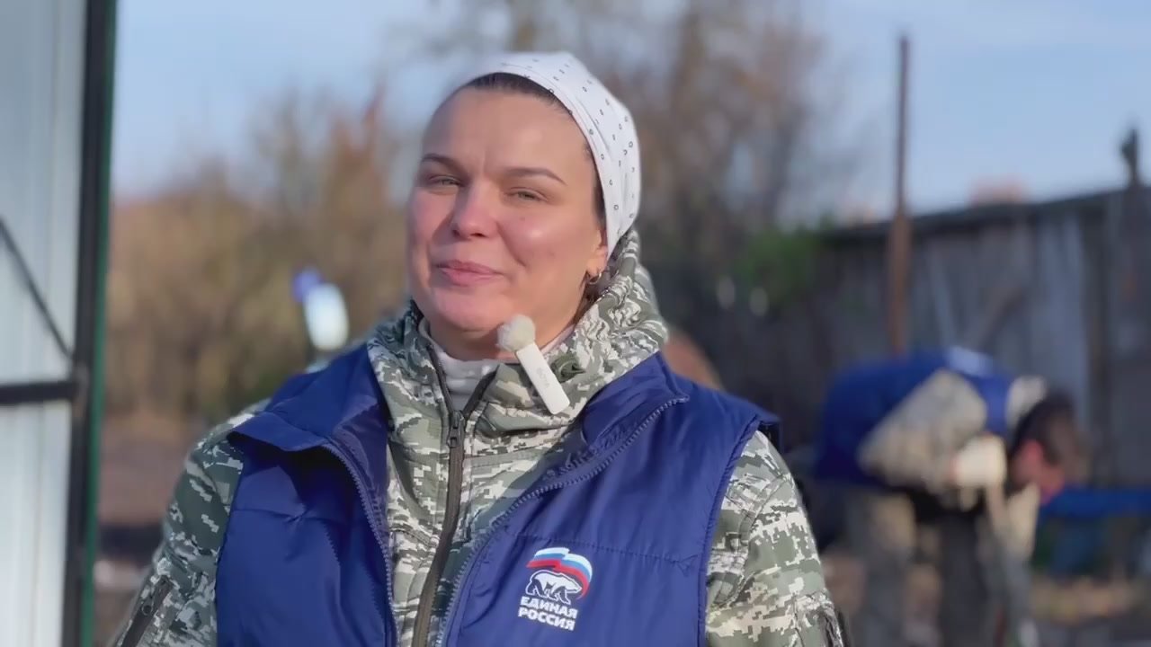 Игорь Кастюкевич: День Народного Единства участники волонтерского лагеря Единой России «Курский рубеж» проводят за восстановлением жилья, которое пострадало в результате отстрелов со стороны ВСУ в населенных пунктах Курского...