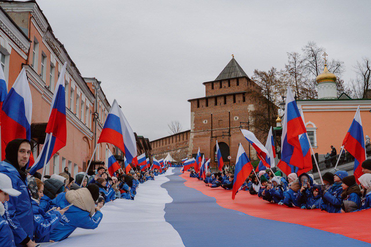 «Купно за едино» для нижегородцев - не просто девиз, а побудительный призыв к действию, наполненный глубоким смыслом и вшитый в нижегородский генетический код «Купно за едино» для нижегородцев - не просто девиз, а побудительный призыв к действию, наполненный глубоким смыслом и вшитый в нижегородский генетический код