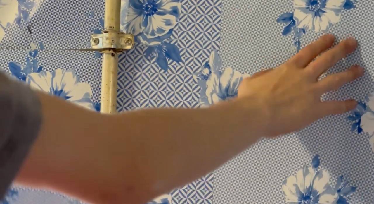 Игорь Кастюкевич: День Народного Единства участники волонтерского лагеря Единой России «Курский рубеж» проводят за восстановлением жилья, которое пострадало в результате отстрелов со стороны ВСУ в населенных пунктах Курского... Игорь Кастюкевич: День Народного Единства участники волонтерского лагеря Единой России «Курский рубеж» проводят за восстановлением жилья, которое пострадало в результате отстрелов со стороны ВСУ в населенных пунктах Курского...