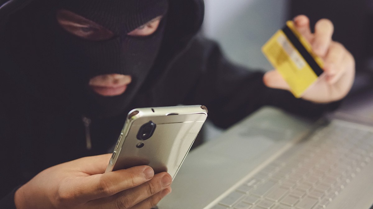 В Нижнем Новгороде первокурсник отправил деньги родственников на счета мошенников