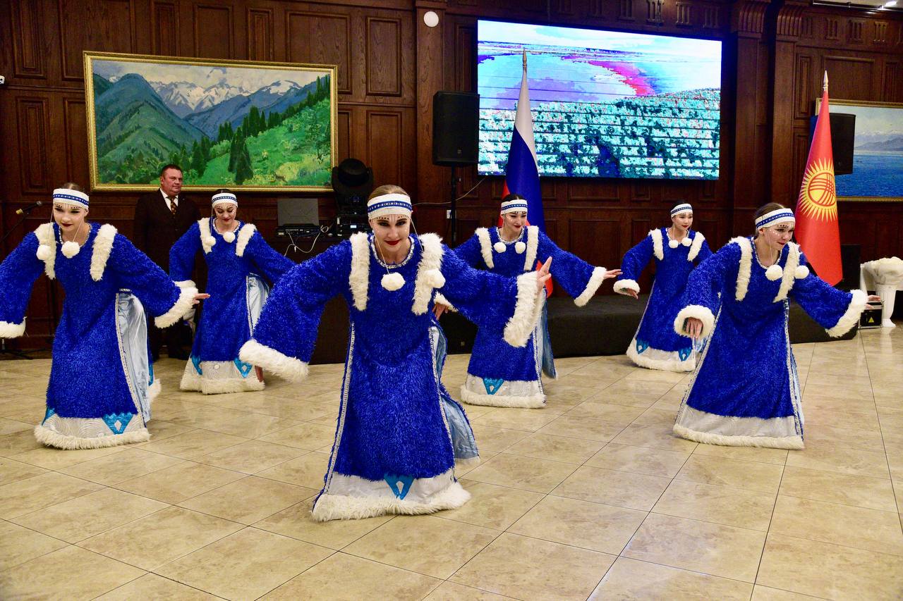 Торжественный приём по случаю Дня народного единства состоялся в Бишкеке Торжественный приём по случаю Дня народного единства состоялся в Бишкеке