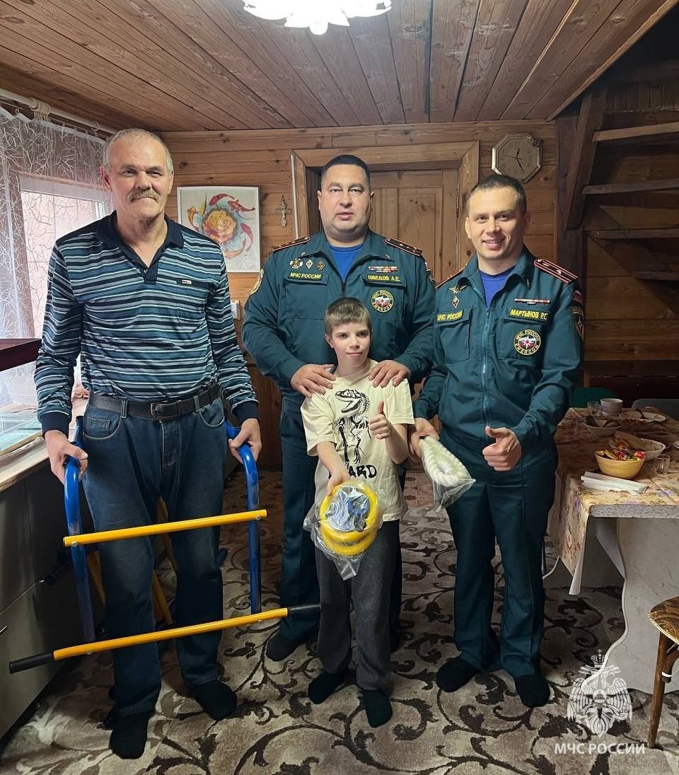 Подарок от пожарных МЧС России для юного Ярослава Подарок от пожарных МЧС России для юного Ярослава